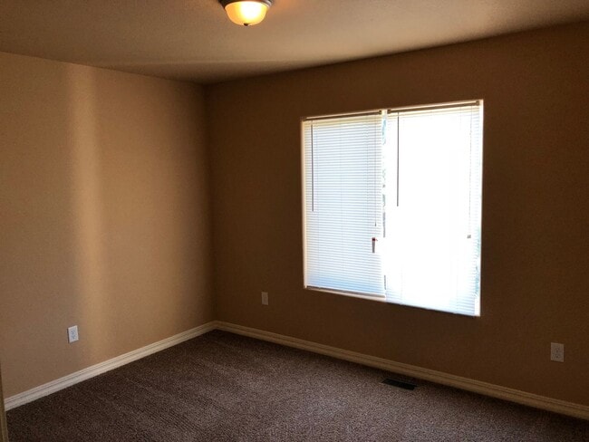 Building Photo - RANCH-STYLE 3BD featuring ONE-LEVEL LIVING in FALCON! - Security Deposit Waiver Available