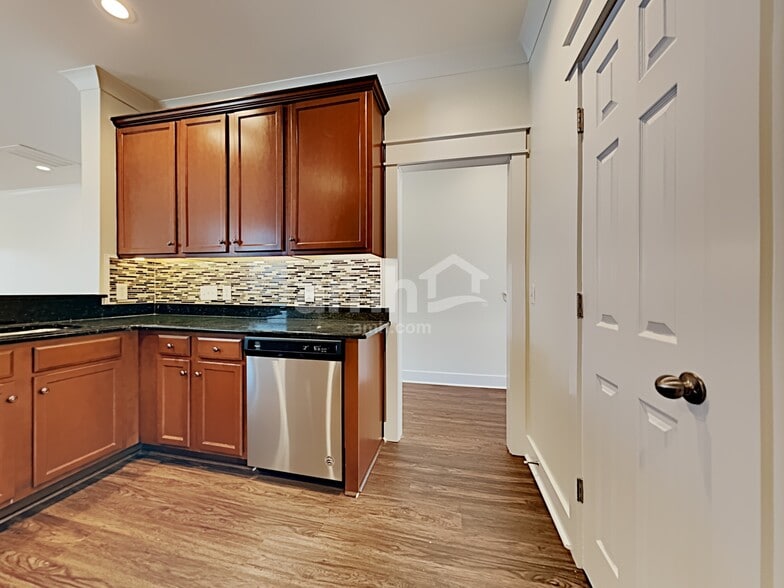 Building Photo - 305 Peters Creek Dr