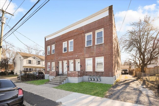 Building Photo - 45 Cowles St