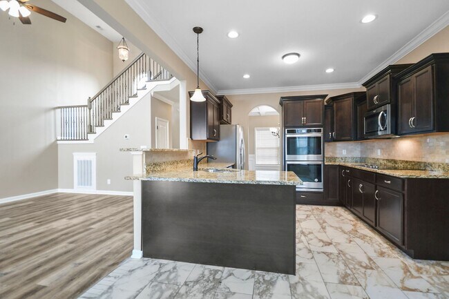 Building Photo - Pet Friendly Four Bedroom!