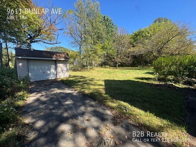 Building Photo - 9611 Dunlap Ave
