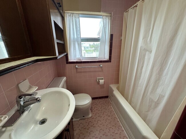Building Photo - 3-Bedroom, 2-Bath Home Just Steps from the...
