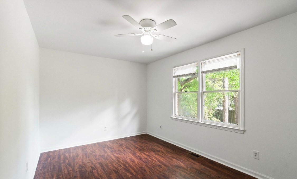 Building Photo - 321 Lennon Dr