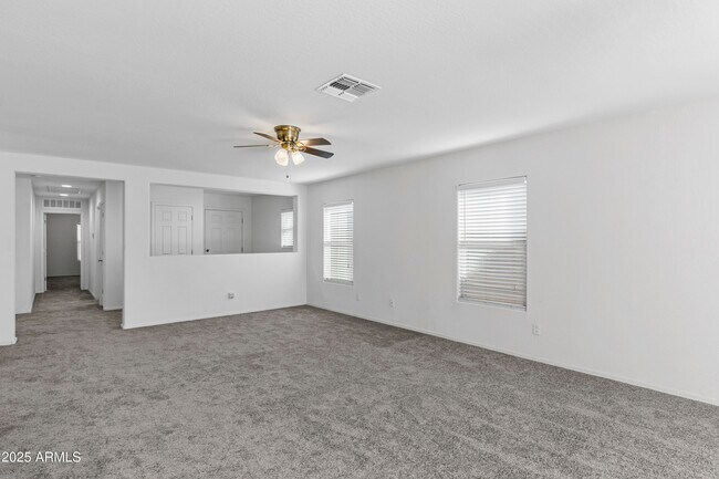 Building Photo - 40925 W Patricia Ln