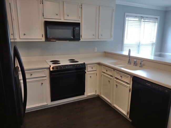 Building Photo - Fantastic Three Bedroom Home in Lexington!