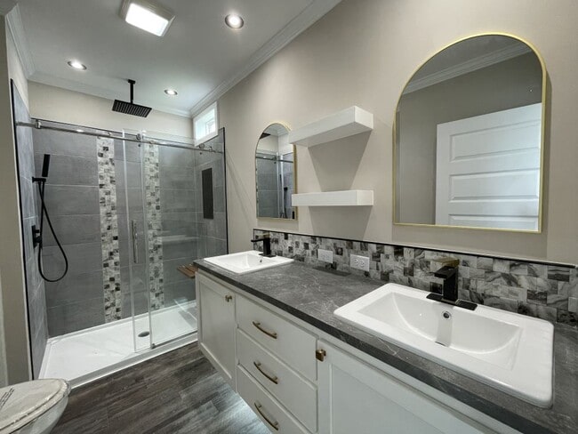 Building Photo - 437 Andros
