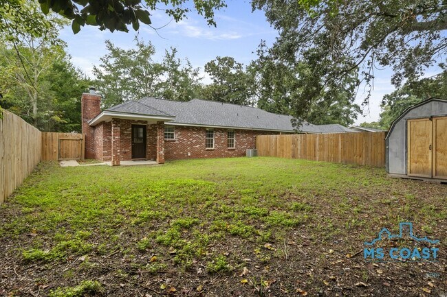 Building Photo - 108 N Island View Ave