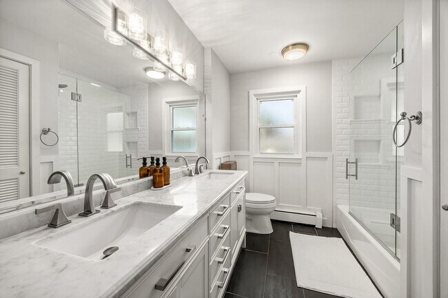 Building Photo - 1024 Catalpa Ln