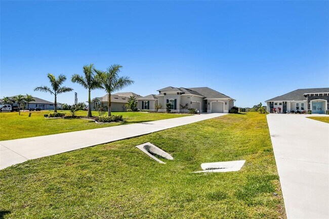 Building Photo - 5226 Lake Venice Dr