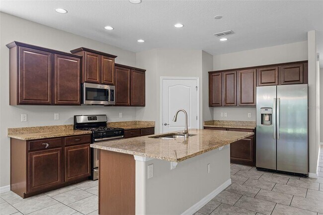 Building Photo - 405 E Freesia Ct