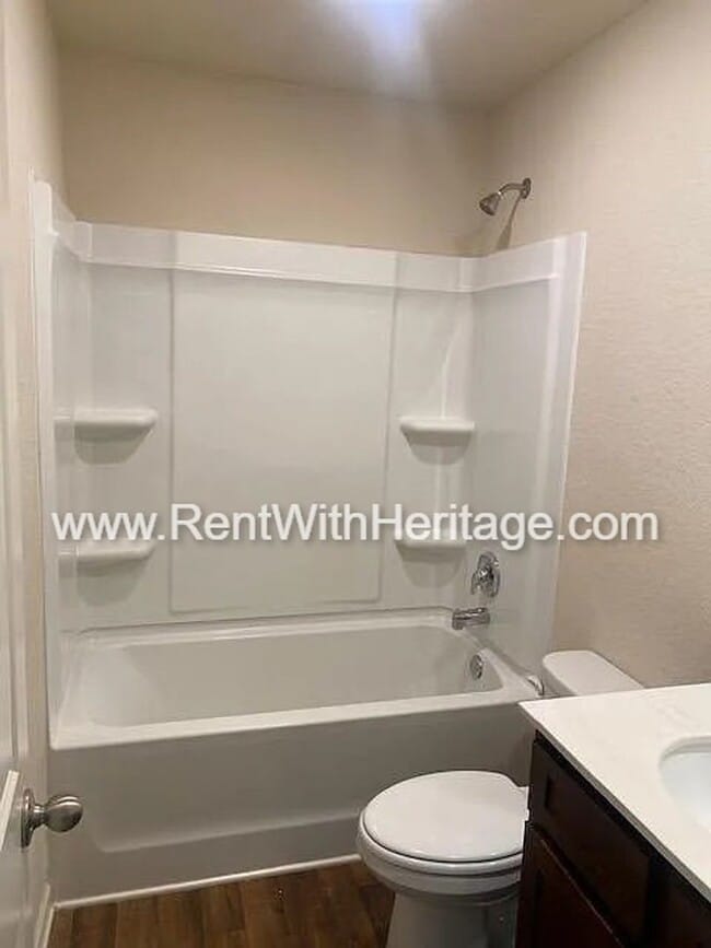 Building Photo - Gorgeous 3bd/ 2.5 bath Home in Popular Ann...