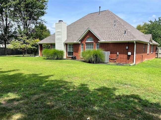 Building Photo - 5408 W Redbud St