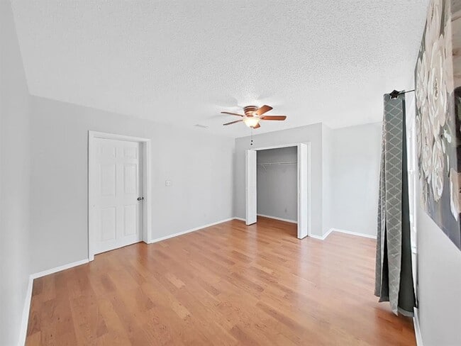 Building Photo - 878 Rustic Oaks Dr
