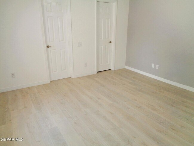 Building Photo - 2120 Greenlee Dr