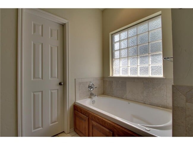Building Photo - Fantastic  3 Bedrooms + Study Home in Prai...
