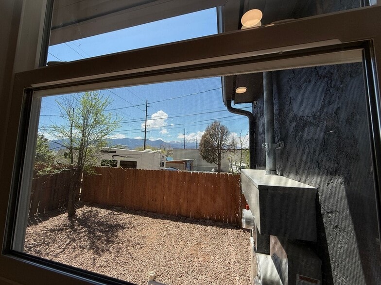 Building Photo - 39 Sunflower Rd