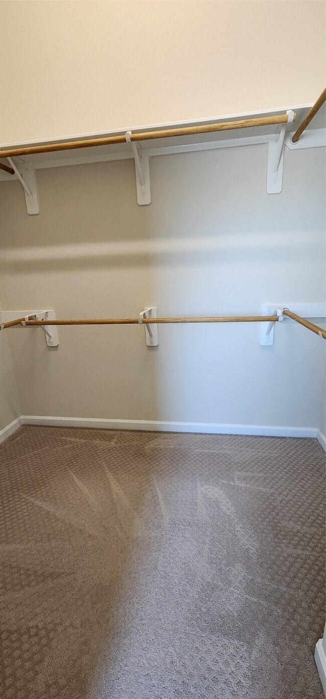 Building Photo - 4007 Centre Glen Dr