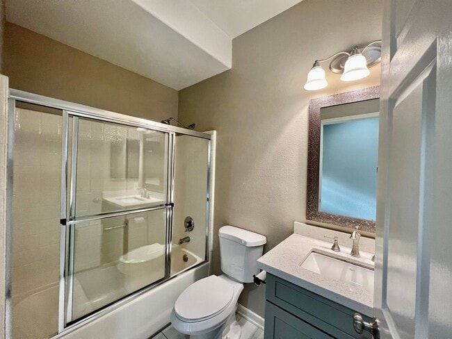 Building Photo - Charming 2B/2BA Condo with Patio and Pool Access in Carmel Mountain