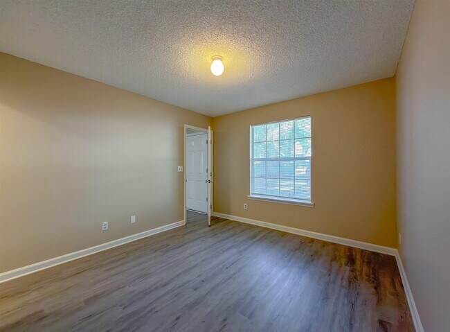 Building Photo - 2415 Talco Hills Dr