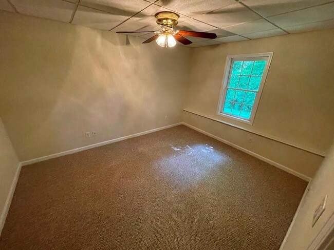 Building Photo - 400 Park Creek Dr