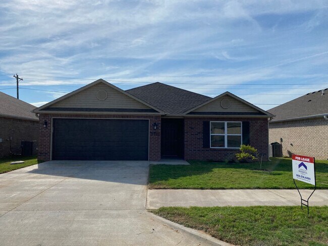 Building Photo - Comfortable 3-Bedroom, 2 Bath Living in Regency Park