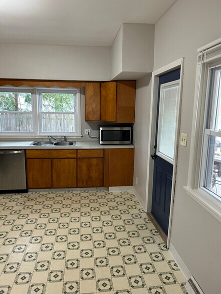 Building Photo - 311 S Shelby St