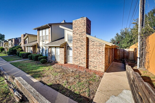 Building Photo - 614 Lillard Rd