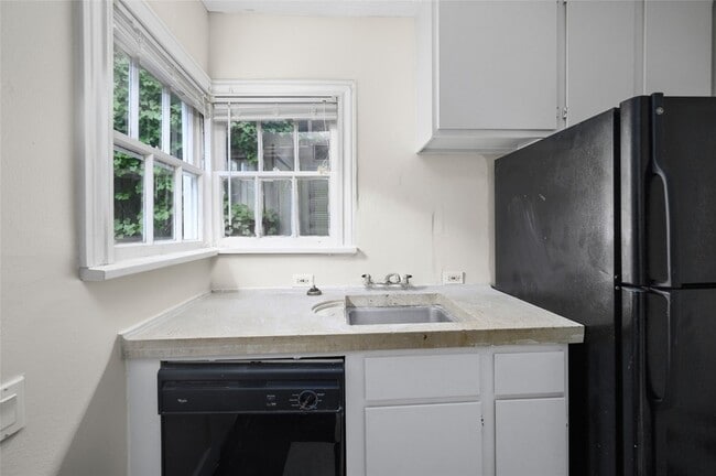 Building Photo - 1955 Lexington St