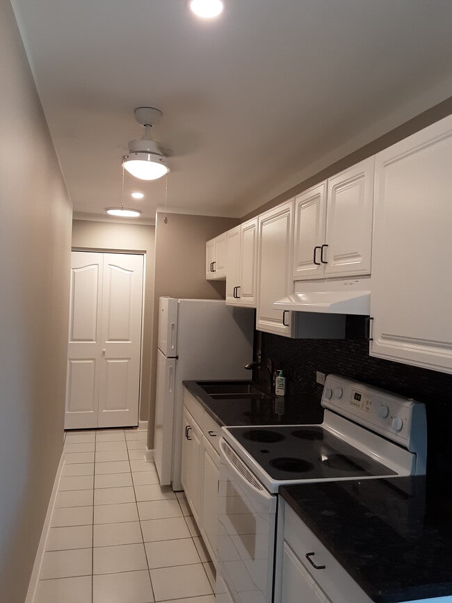 Building Photo - 5117 Blodgett Ave