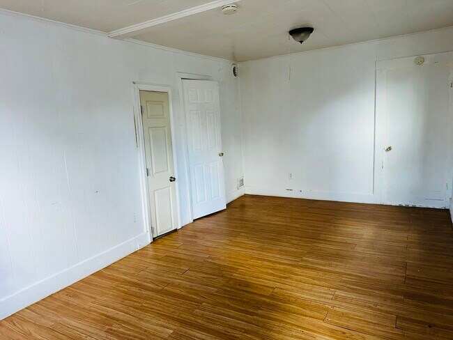 Building Photo - 113 Southview St