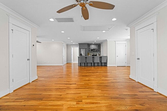 Building Photo - Studio Garage Apartment