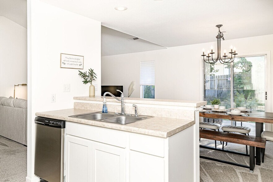 Building Photo - 3628 Lupine Dr