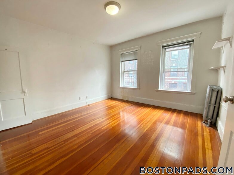 Building Photo - 64 Hemenway St