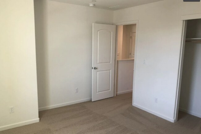 Building Photo - 2557 Lacey Ann Ave