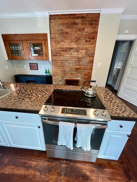 All new appliances - 531 Straight St