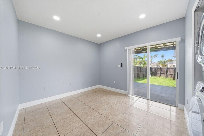 Building Photo - 902 SW 8th Pl