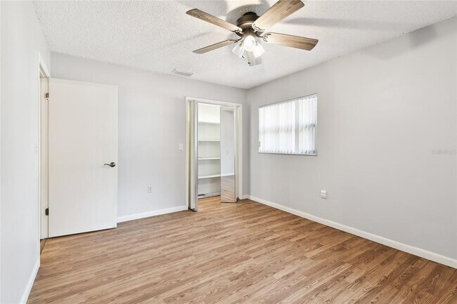 Building Photo - 1102 Shadowbrook Dr N