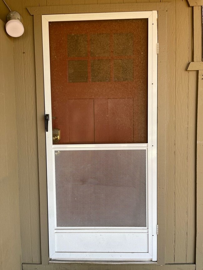 Building Photo - Cozy and convenient, private location, Cot...