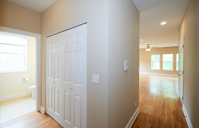 Building Photo - 1609 W Farwell Ave