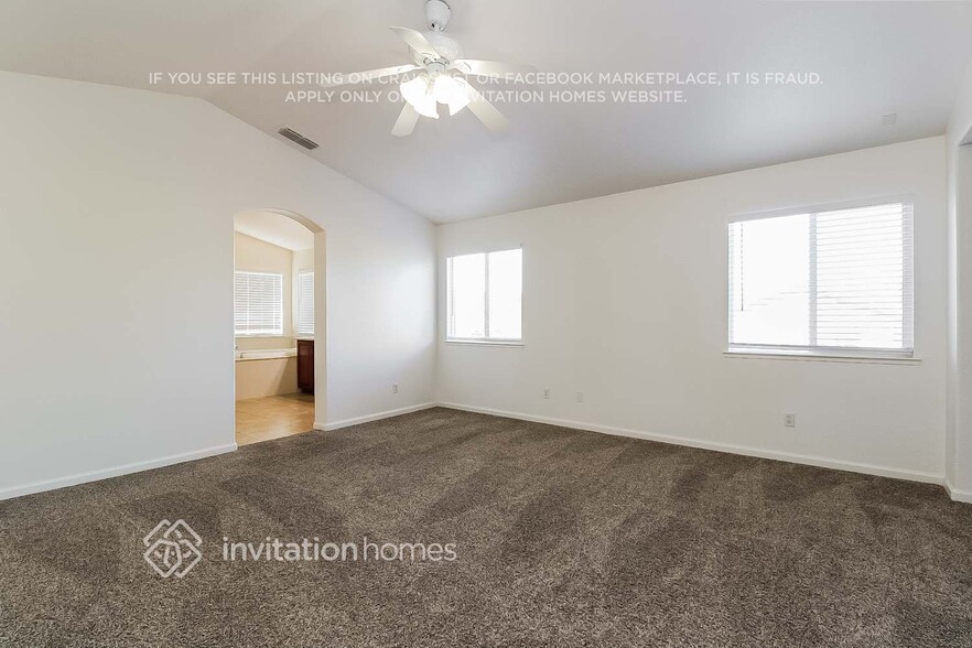 Building Photo - 2556 Hawk Crest Dr
