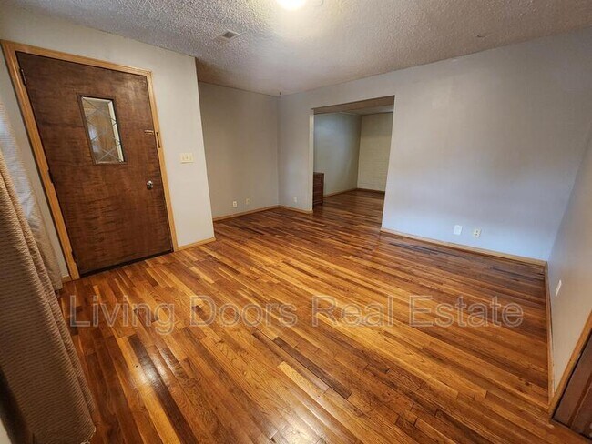 Building Photo - 1301 Hill St