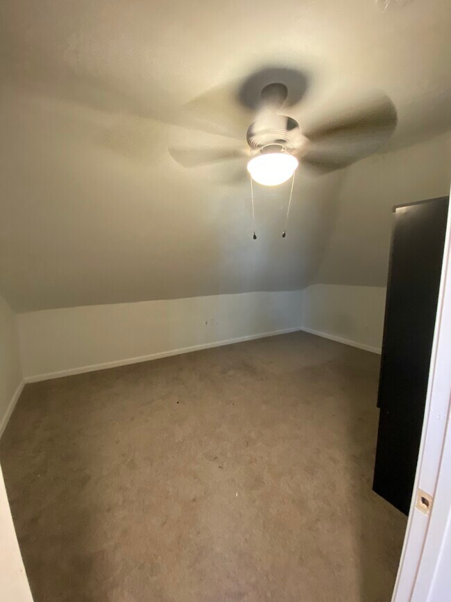 Building Photo - 22 Ledge St