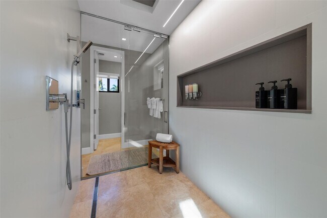 Building Photo - 616 Riviera Isle Dr