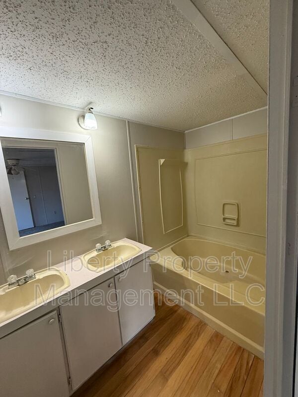 Building Photo - 144 New Hope Cir