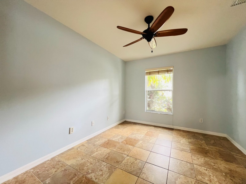Building Photo - 1531 Par Ct
