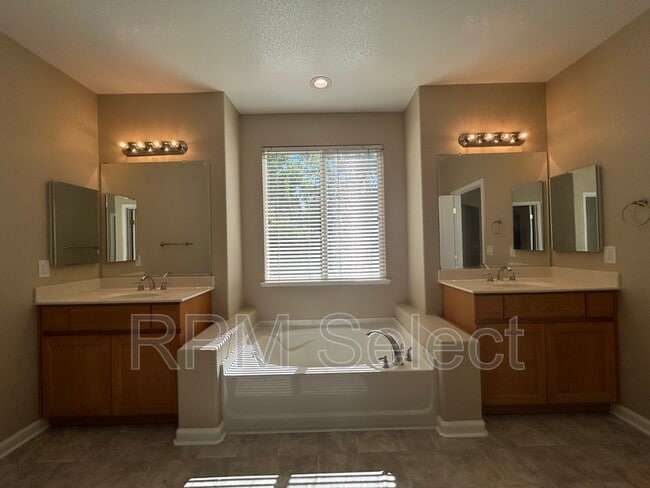 Building Photo - 2206 Ranch House Ct