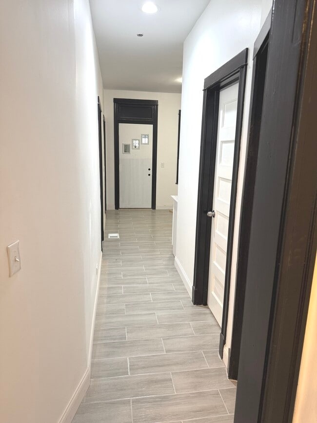 Building Photo - 6522 S Paulina St