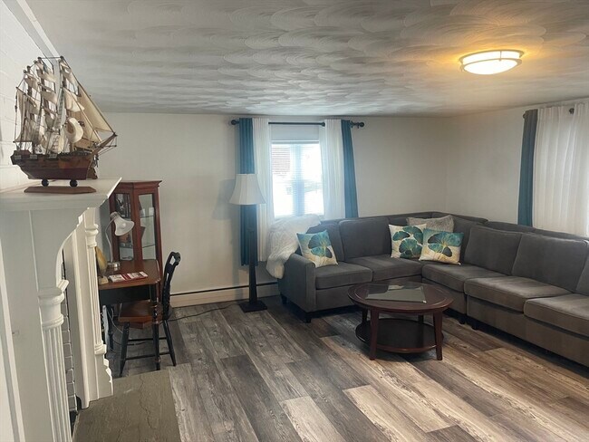 Building Photo - 8 Rock Cliff Rd