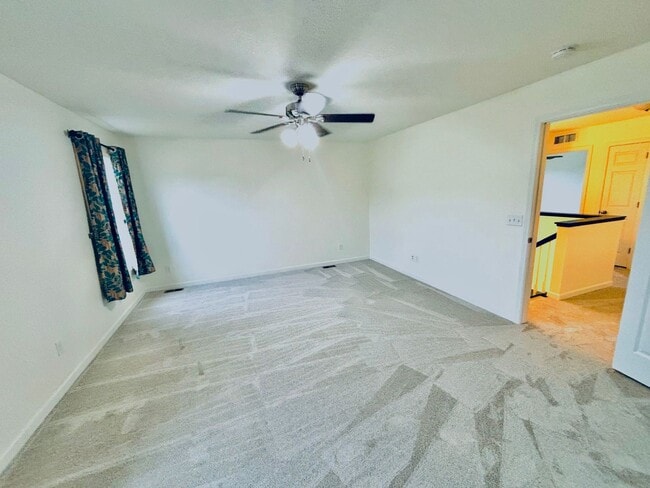 Building Photo - Beautiful 4 Bedroom Single Family Home in Prime Shakopee Neighborhood