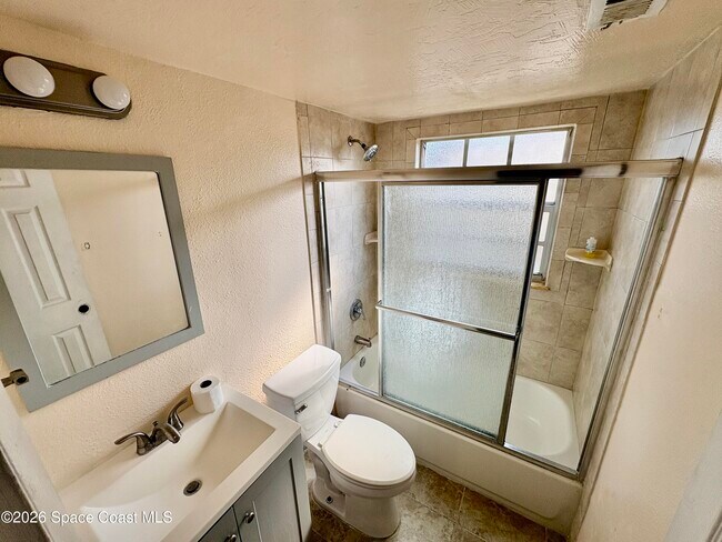 Building Photo - 405 Adams Ave